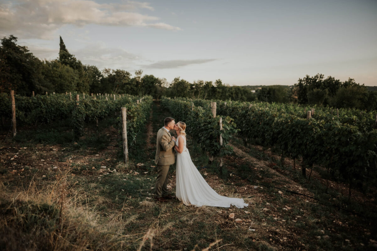 Brautpaar im Weingut