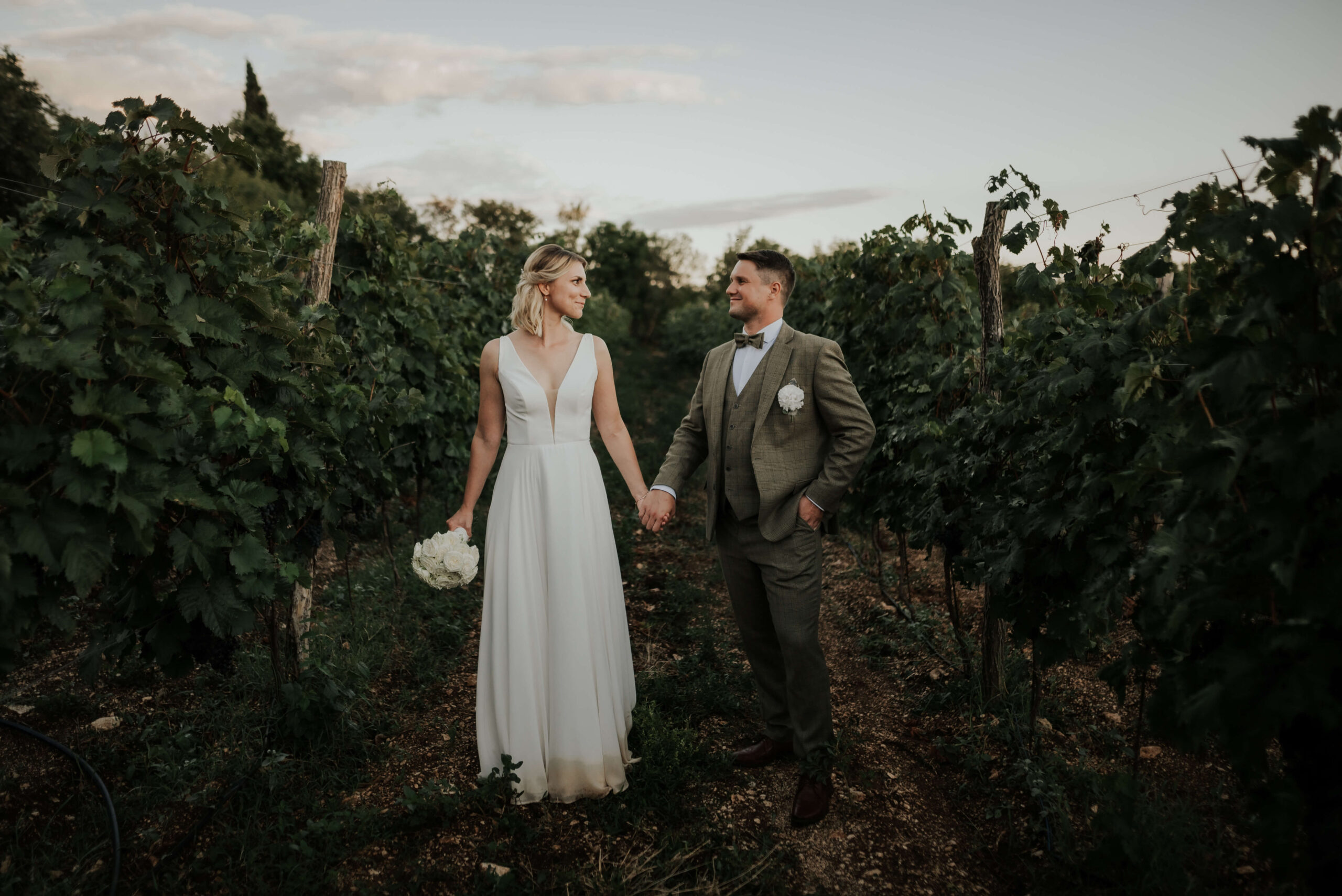 Brautpaar bei einer Hochzeit auf einem Weingut