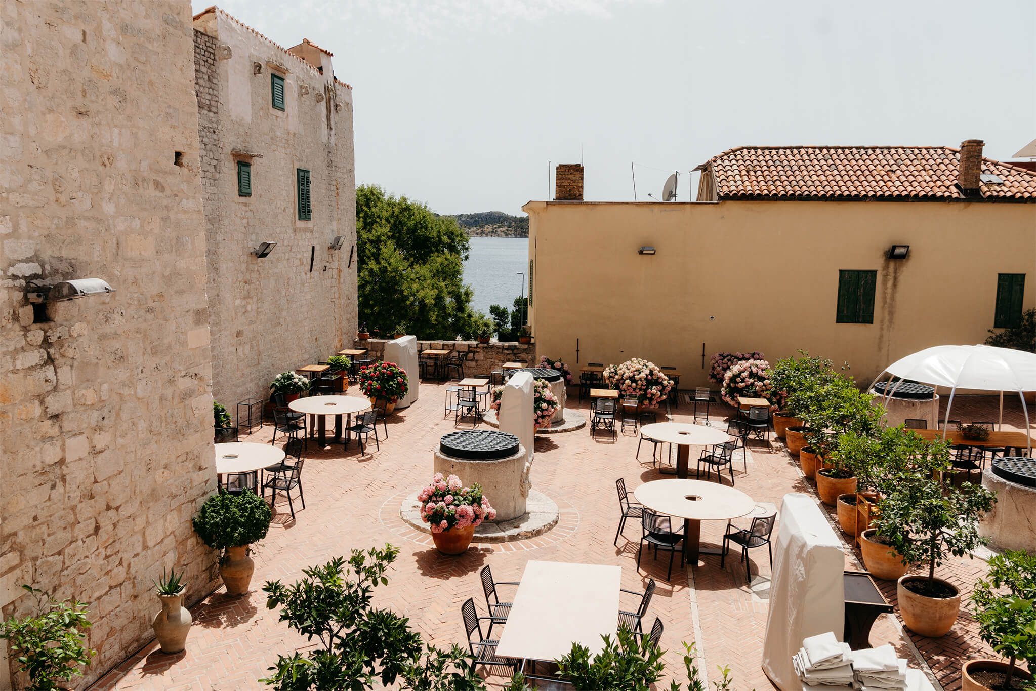 Heiraten im Restaurant mit Meerblick in Dalmatien, Kroatien