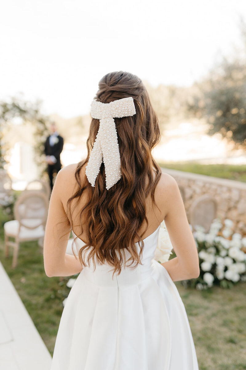 Braut mit Haarschleife